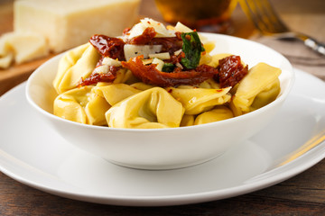 Tortelloni aglio e olio
