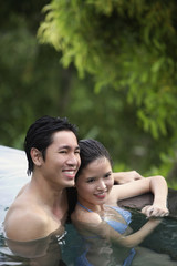 Fototapeta premium Couple at the edge of swimming pool