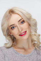 Naklejka premium White hair fashion model with natural makeup, blue eyes and red