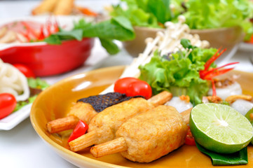 CHAO TOM, Fried Shrimp with Sugar Cane with food set