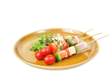 3 barbecue sticks grilled lay on brown plate