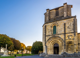 Fototapeta na wymiar Church with cloister in Saint Emilion - France