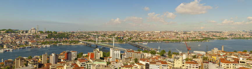 Fototapeta na wymiar Panorama view of the golden horn in Istanbul, Turkey