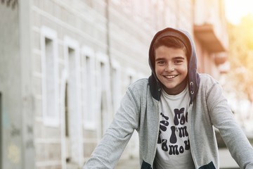 Obraz premium portrait of young boy in the city