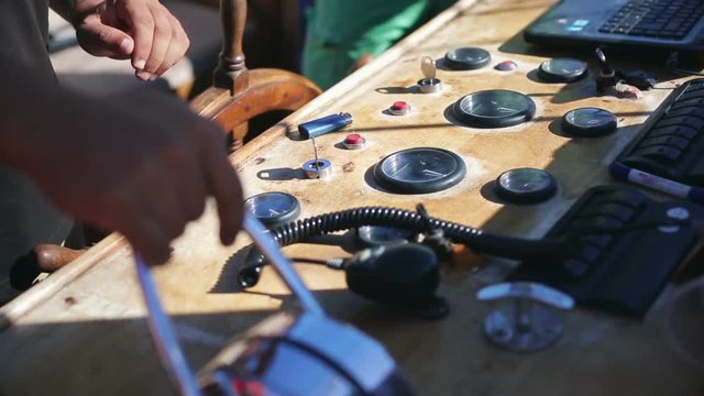 Control of the ship, steering wheel