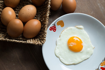 Fried egg on cooked rice and fresh eggs.