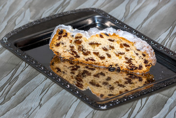 Stück Christstollen