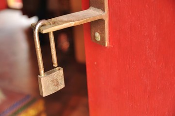 The old lock hang on th door