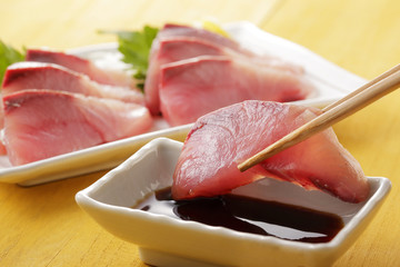 ぶりの刺身　Sliced raw fish