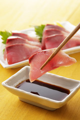 ぶりの刺身　Sliced raw fish