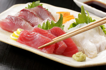 メバチマグロの刺身　Sliced raw bigeye tuna