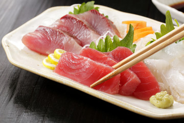 メバチマグロの刺身　Sliced raw bigeye tuna