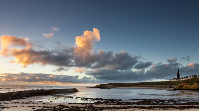 Dawn at Cullercoats Bay, North Tyneside, Engalnd, UK. From North Pier looking southward.