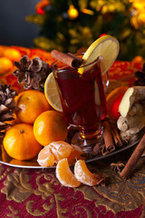Obraz premium The mulled wine with spices and tangerines