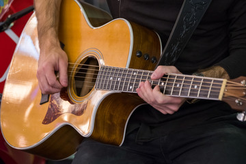 Obraz na płótnie Canvas Man plays the acoustic guitar