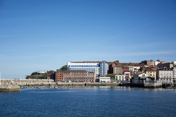 Obraz premium Sea and building 1