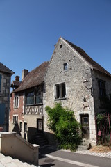 Fototapeta na wymiar Façades anciennes près de l'église de Chatillon-sur-Loire.