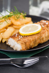 Frisches Kabeljaufilet mit Pommes Frites