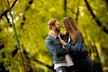 Fototapeta premium Couple in the autumn park