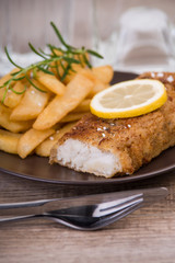 Frisches Kabeljaufilet mit Pommes