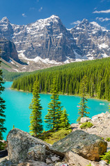 Fototapeta premium Majestic mountain lake in Canada.