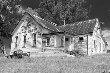 Obraz premium Grange building and truck 2