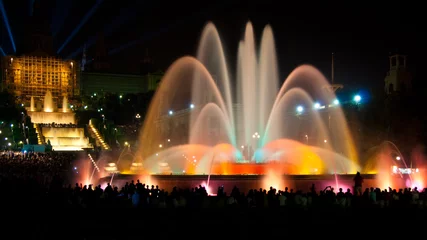 Photo sur Plexiglas Fontaine Magic fountain of Montjuic light show at Plaza Espanya in Barcelona.
