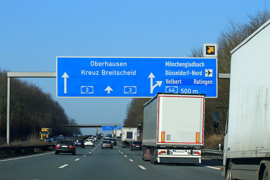 Autobahn Hinweisschild am Kölner Ring