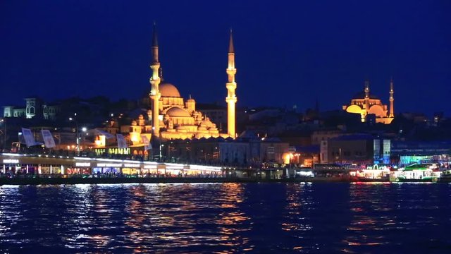 Galata Bridge and mosque Eminonu (New Mosque) in the night