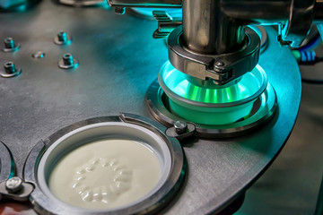 Apparatus for yogurt bottling