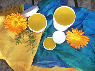 Homemade marigold ointment, hausgemachte Ringelblumensalben