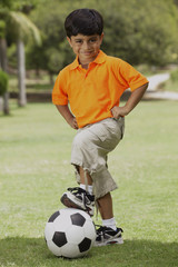 Obraz premium little boy with foot on soccer ball