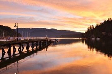 Fototapeta na wymiar Deep Cove sunrise, North Vancouver