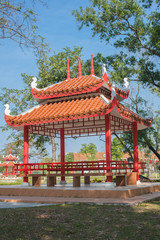 Fototapeta premium Traditional chinese garden with red pavilion