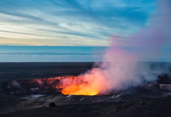Crédence de cuisine en verre imprimé Amérique centrale Fire and steam erupting from Kilauea Crate, Hawaii Volcanoes National Park, Big Island of Hawaii