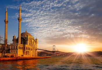 Obraz premium Ortakoy mosque and Bosphorus bridge, Istanbul, Turkey