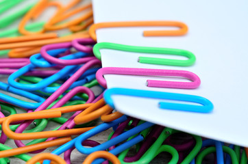 paperclips attach on paper
