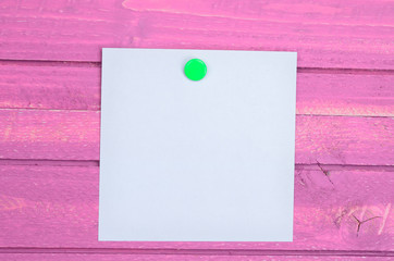 note with green pin on table