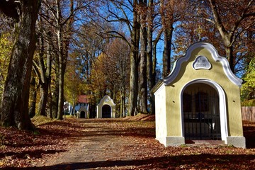 Kreuzwegstationen auf dem Kalvarienberg in Bad Tölz