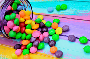 bonbon in jar flow on table
