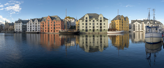 Fototapeta na wymiar Alsesund Norwegen Hafen Panorama