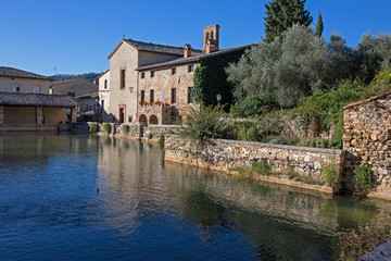 Fototapeta na wymiar Thermalwasserbecken in Bagno Vignoni