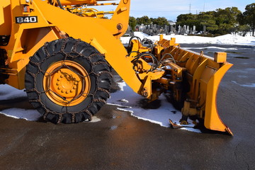 待機中の除雪車