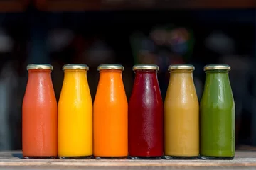 Schilderijen op glas Raw vegetable and fruit juices in glass bottles © Yakov