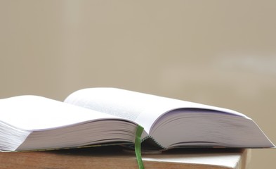 Aufgeschlagenes Buch