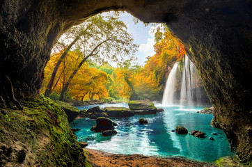 Fototapeta premium Heo Suwat Waterfall