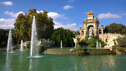 Fototapeta na wymiar Fountain in Parc de la Ciutadella, in Barcelona, Spain