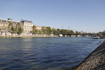 Fototapeta na wymiar Pont des Arts sur la Seine à Paris 