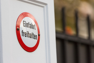 Bilder und Videos suchen: freihalten