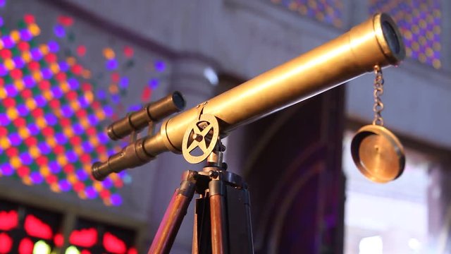 Handheld telescope on stand